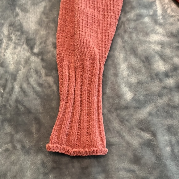 Generation K sweater - Picture 9 of 9